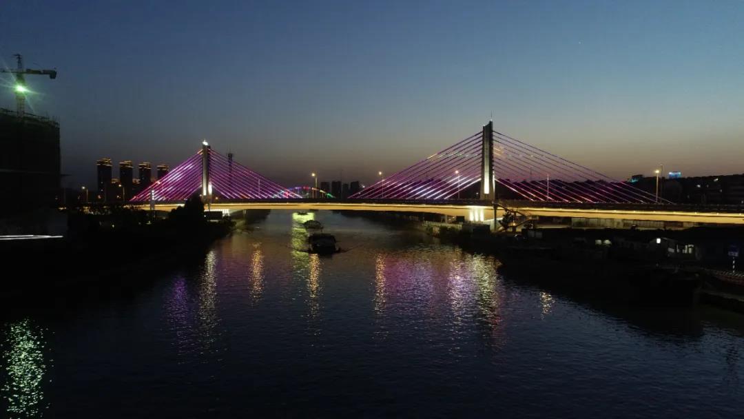 汽笛聲中白鷺飛,，長(zhǎng)虹托起夜明珠——共賞東塘大橋夜景